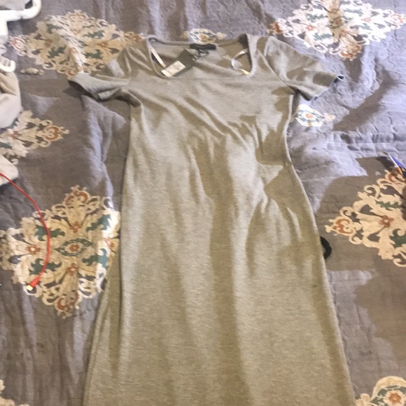 A dress - Picture 3 of 5